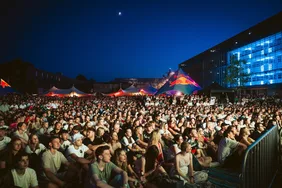 Fußballfieber auf der Campuswiese: Mit dem Public Viewing fand das Festival seinen stimmungsvollen Abschluss (Foto: Simon Kahner).