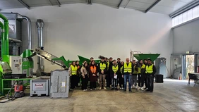 A group photo in a Büchl factory hall.