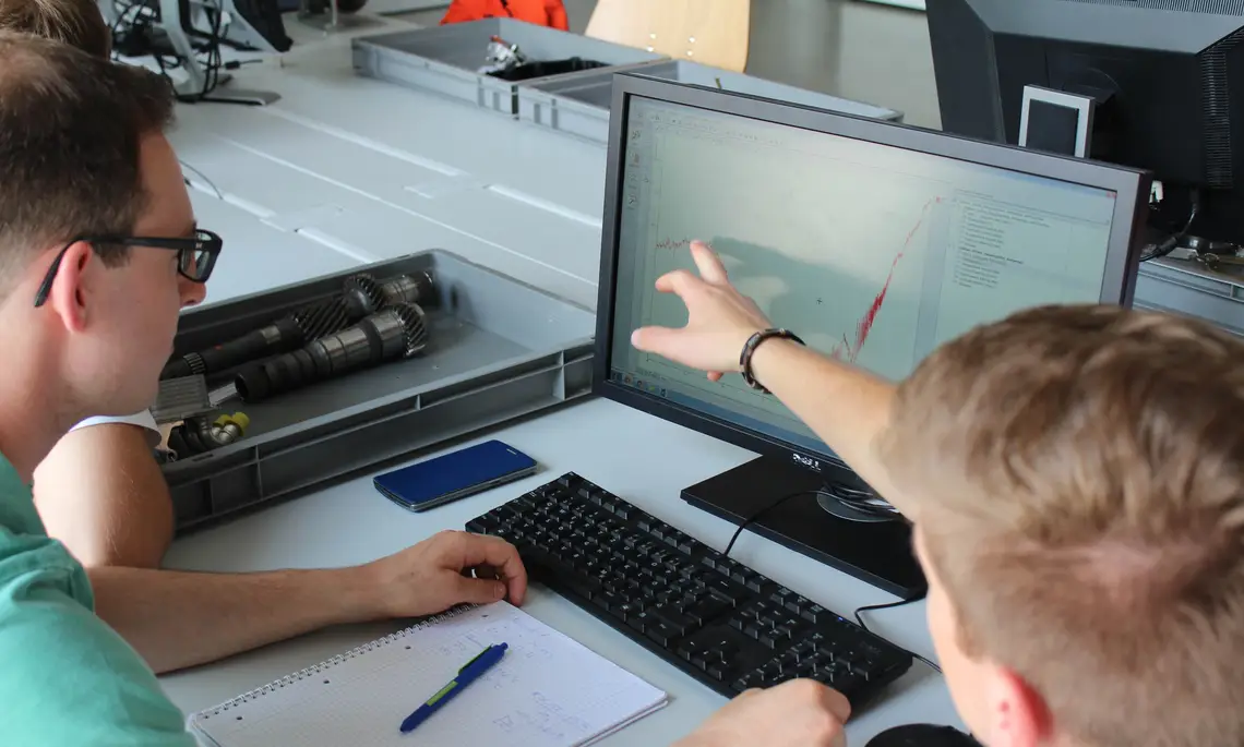 Auswertung von Messergebnissen am Bildschirm durch Studierende