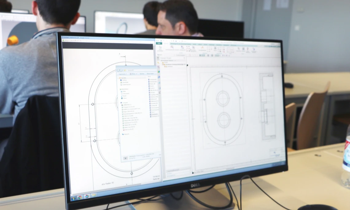 Bildschirm mit geöffnetem CAD Programm 