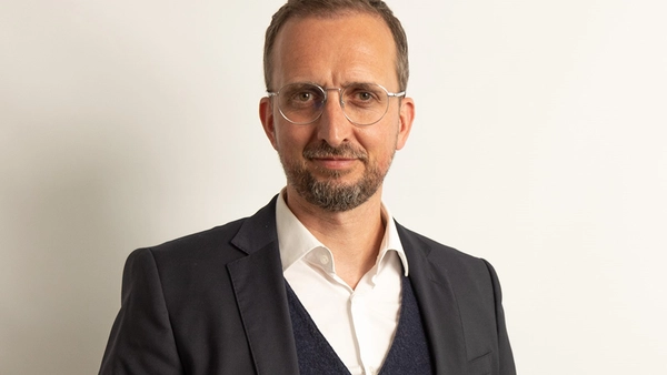 Portraitaufnahme von Prof. Dr. Alexander Schuhmacher