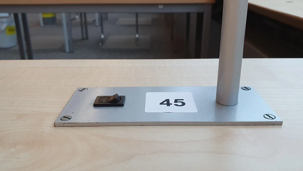 Tischnummerierung in der Bibliothek