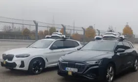 Pionierarbeit für die Mobilität von morgen: Die beiden Forschungsfahrzeuge von AImotion Bavaria (Foto: THI).