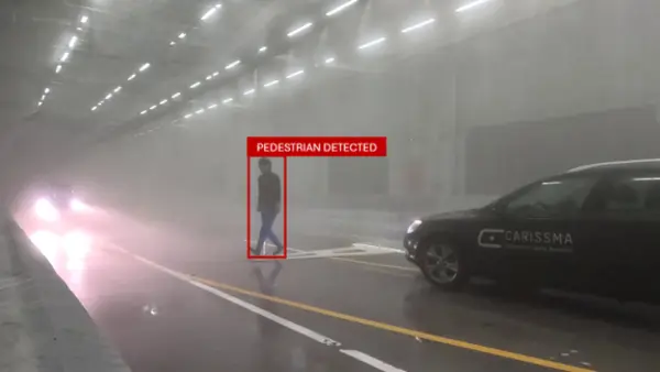 Regen, Nebel und Dunkelheit auf Knopfdruck: Das C-ISAFE der THI schafft reproduzierbare Testbedingungen, um Fahrerassistenzsysteme auf künftige C-NCAP-Anforderungen vorzubereiten (Foto: THI).