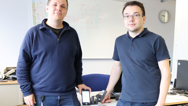 Prof. Lange und Prof. Jarschel im Labor