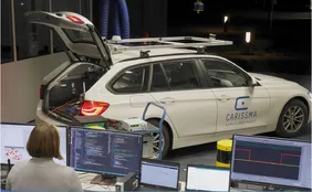 Testaufbau Kopplung Car2X-Simulation mit Testfahrzeug zur Zuverlässigkeitsbewertung