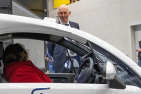 Test drive in the research vehicle: Consul Carmen Cecilia Villanueva Bracho (left) with THI President Professor Walter Schober in the CARISSMA (Photo: THI).