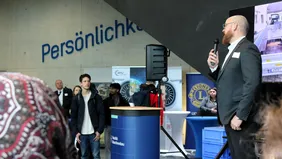 Spürbare Begeisterung für die Luftfahrt: Professor Ludwig König eröffnet die Veranstaltung (Foto: THI).