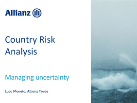 Man sieht das Deckblatt der Präsentation mit Logo und Überschrift, daneben eine stürmische Welle.