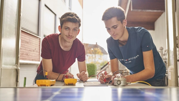 Right from the start: Dual study programs are becoming increasingly popular in Bavaria (Photo: hochschule dual/J. Bergmeister).