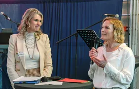 Gemeinsam für Chancengleichheit: THI-Frauenbeauftragte Professorin Michaela Regler (l.) und THI-Gleichstellungsbeauftragte Astrid Moser bei der Veranstaltung zum Weltfrauentag (Foto: Ulli Rössle/Stadt Ingolstadt).