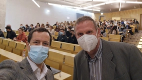 Selfie by Prof. Locher and Prof. Schmidt inside a lecture hall in front of a crowd of freshmen