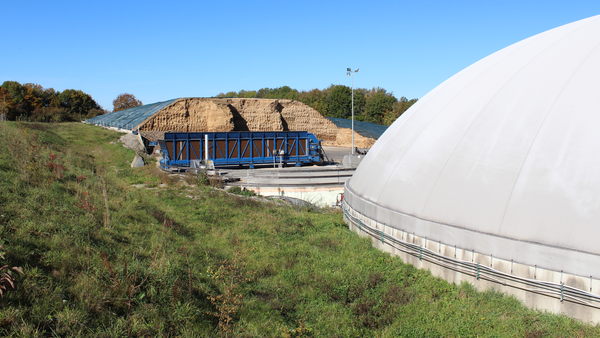 Photovoltaic biogas hybrid plant