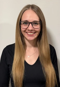 Porträtfoto der Alumna Elena Zehnder