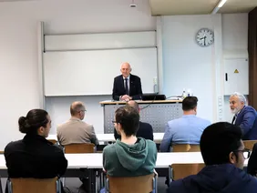 Die Chance, einen jungen Campus zu gestalten: THI-Präsident Professor Walter Schober (Mitte) stellte bei seiner Begrüßung die Vorzüge des Standorts heraus (Foto: THI).