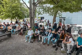Gruppenbild der Teilnehmenden der Pecha Kucha Night am Cmapus in Ingolstadt