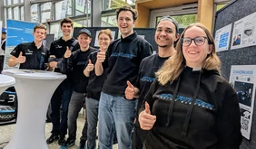 Flott dabei: Auch studentische Vereine wie das Schanzer Racing, Formula Student Team der Hochschule, stellten sich vor (Foto THI).