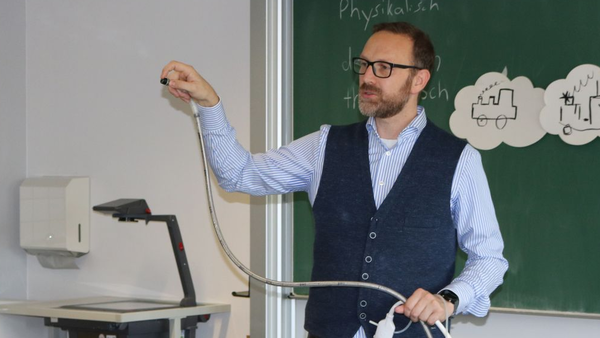 Professor shows endoscope in lecture hall