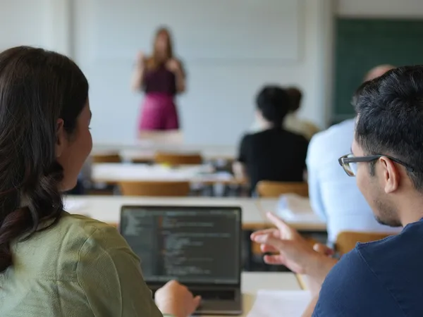 [Translate to English:] Studierende in der Vorlesung Statistical Modeling