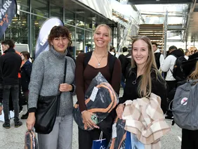 Ein besonderer Tag: Für Lisa Brand (r.) und ihre Kommilitoninnen beginnt ein neuer Lebensabschnitt (Foto: THI).