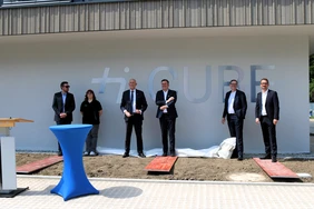 Enthüllung des Namens: In einer Abstimmung hatten sich die Studierenden für den Namen „Cube“ entschieden (Foto: THI).