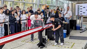 Jede Sekunde zählt: Beim STEM-Racing-Event schickten Jugendliche ihre selbstkonstruierten Boliden ins Rennen (Foto: THI/STEM-Racing).