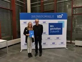 Preisträgerin Cornelia Braun und ihr Betreuer Professor Erik Schneider (Foto: THI).