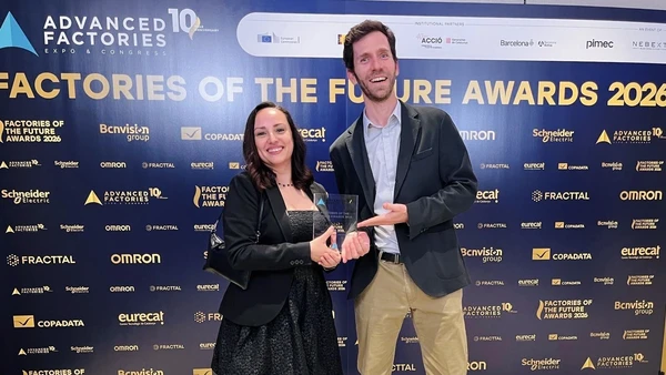 Auszeichnung für nachhaltige Batterieforschung: Maria Violeta Vargas Parra und Daniel Koch nahmen den Preis für das EU-Projekt „MARBEL“ entgegen, das ressourcenschonendere und besser recycelbare Batteriesysteme für die Elektromobilität entwickelt