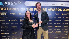 Auszeichnung für nachhaltige Batterieforschung: Maria Violeta Vargas Parra und Daniel Koch nahmen den Preis für das EU-Projekt „MARBEL“ entgegen, das ressourcenschonendere und besser recycelbare Batteriesysteme für die Elektromobilität entwickelt