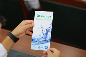 Die RE.Act Informationsbroschüre liefert Auskunft über die Projektziele. 