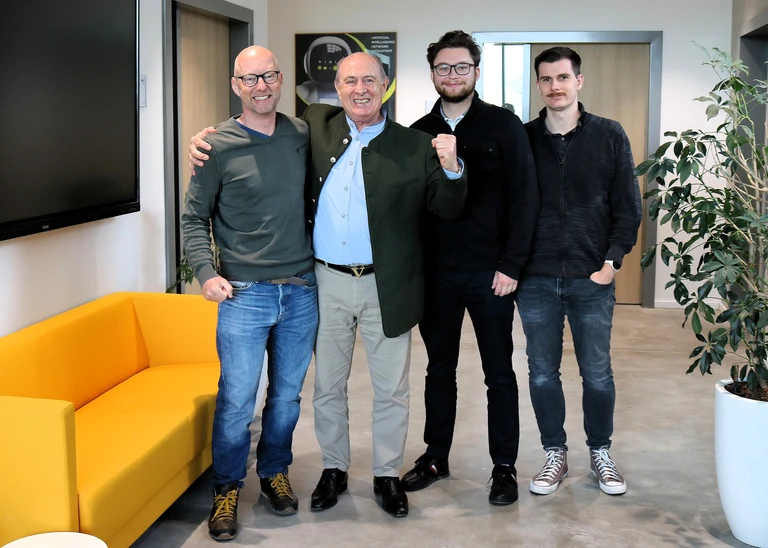 Professor Christian Seidel (left, THI), Dr Boris Linschitz (second from left, SDT Industrial Technology) and the project team are working together on innovative technologies for the detection and monitoring of unmanned aerial vehicles (UAVs) (Photo: THI).