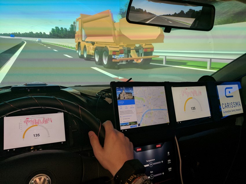 Tests zum Autonomen Fahren im Cockpit der Hexapode